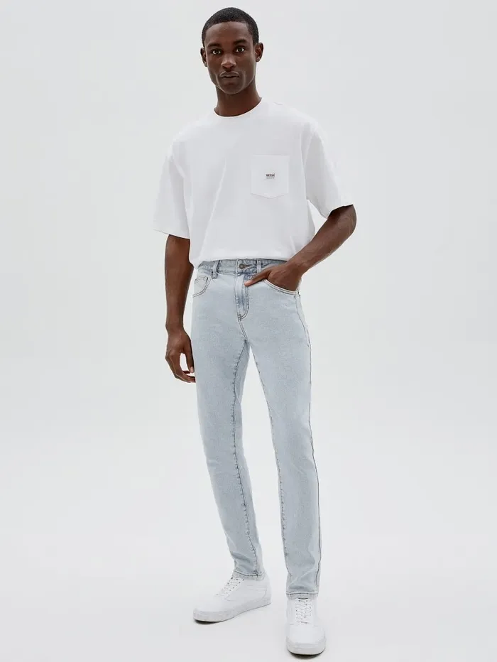 GUESS Jeans and Denim Men GUESS Originals Kit Skinny Jeans Go Osborn Lt Wash GUESS Jeans and Denim Men GUESS Originals Kit Skinny Jeans Go Osborn Lt Wash