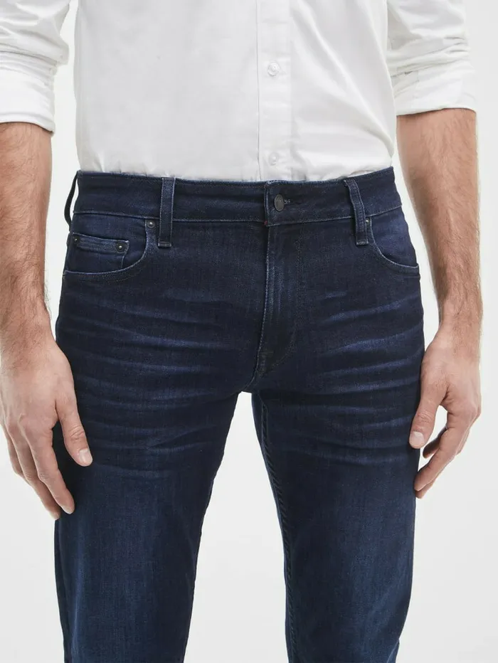 Jeans and Denim GUESS Men Tapered Jeans Ringer Wash Indigo Jeans and Denim GUESS Men Tapered Jeans Ringer Wash Indigo