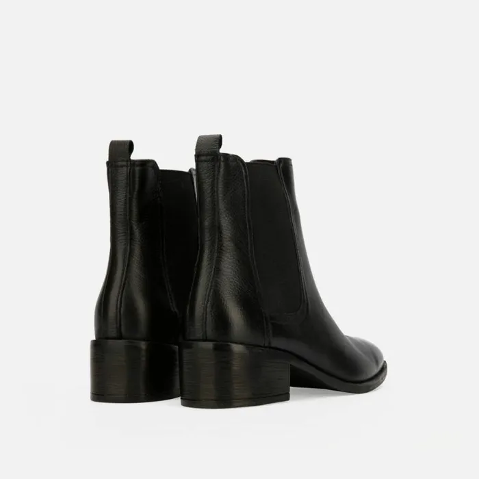 Kenneth Cole Salt Heeled Chelsea Boot Black Women Boots Booties