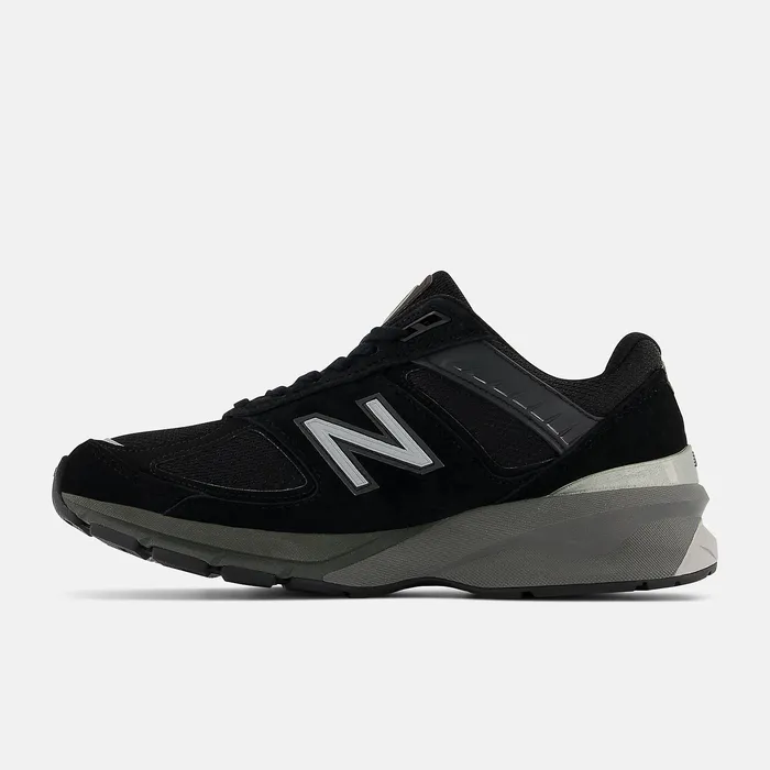 Lifestyle New Balance Women MADE in USA 990v5 Core Black with Silver Lifestyle New Balance Women MADE in USA 990v5 Core Black with Silver