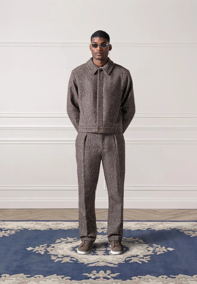 Men Manire De Voir Relaxed Fit Wool Blend Herringbone Pleated Tailored Trousers Brown
