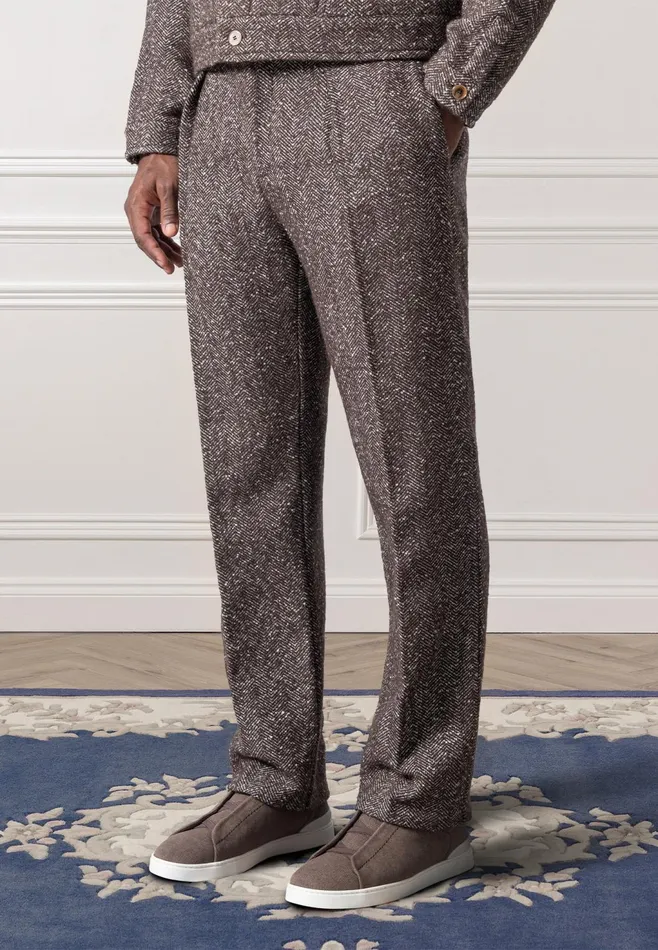 Men Manire De Voir Relaxed Fit Wool Blend Herringbone Pleated Tailored Trousers Brown