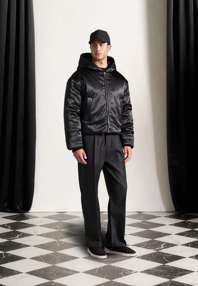 Men Manire De Voir Satin Cropped Hooded Jacket Black