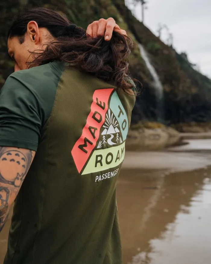 Passenger Tops Dawn To Dusk Recycled Active Tshirt Khaki Khaki 8211 Men