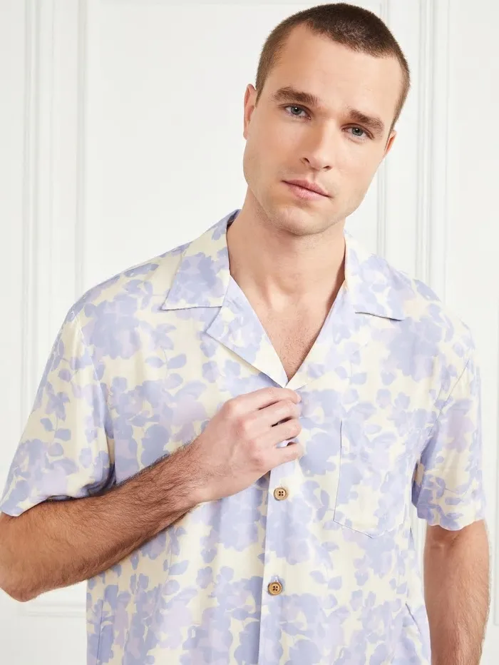 Shirts GUESS Men Bowling Shirt Lilac Cloudy Flower Print Shirts GUESS Men Bowling Shirt Lilac Cloudy Flower Print