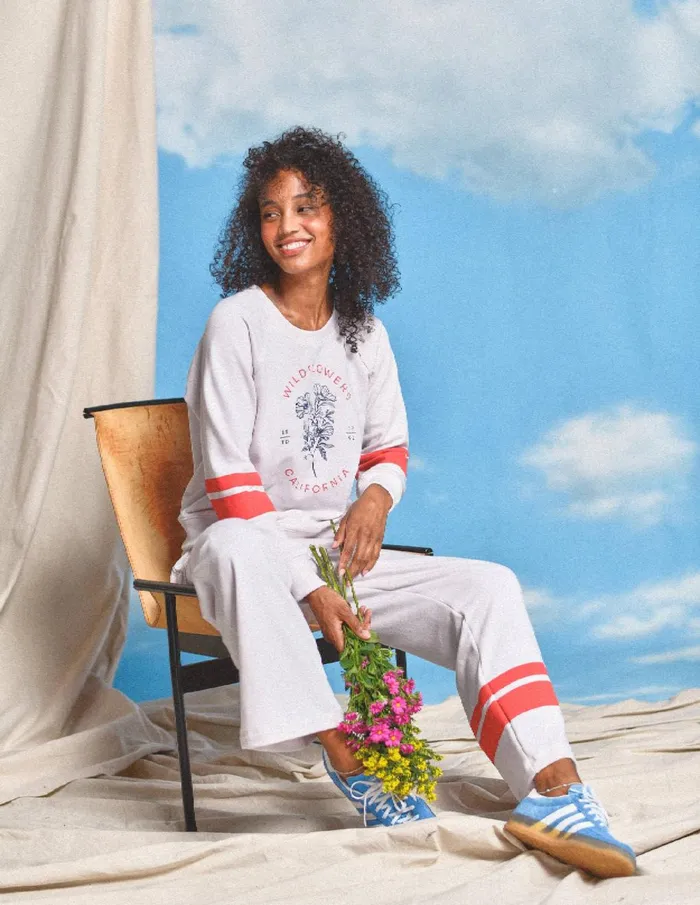 Sundry Clothing Sweatshirts Women Women039s Wildflowers Raglan Sweatshirt In Oyster Oyster Sundry Clothing Sweatshirts Women Women039s Wildflowers Raglan Sweatshirt In Oyster Oyster