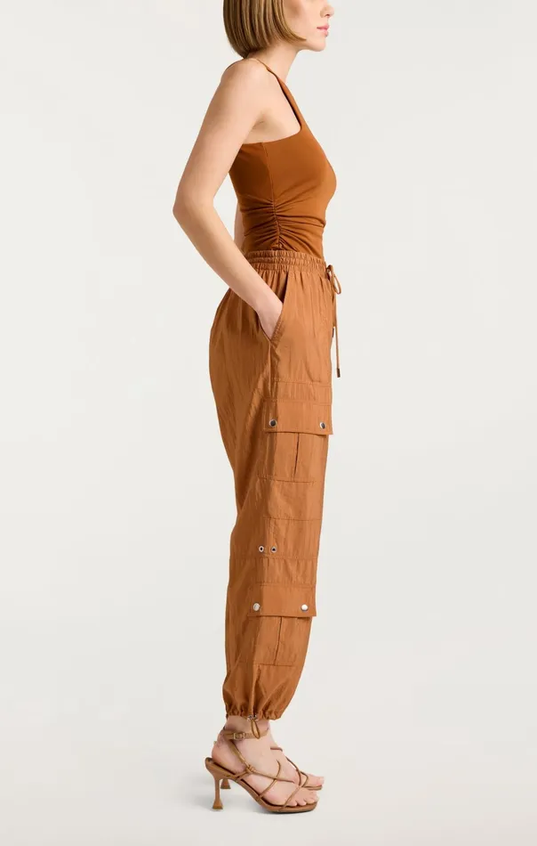 Women Cinq Sept Pants Nitsan Parachute Pant Baked Cookie