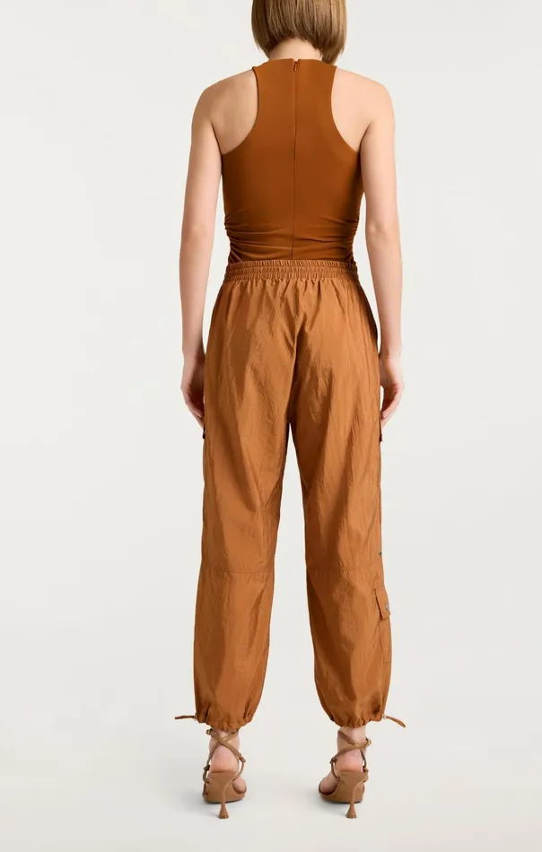 Women Cinq Sept Pants Nitsan Parachute Pant Baked Cookie